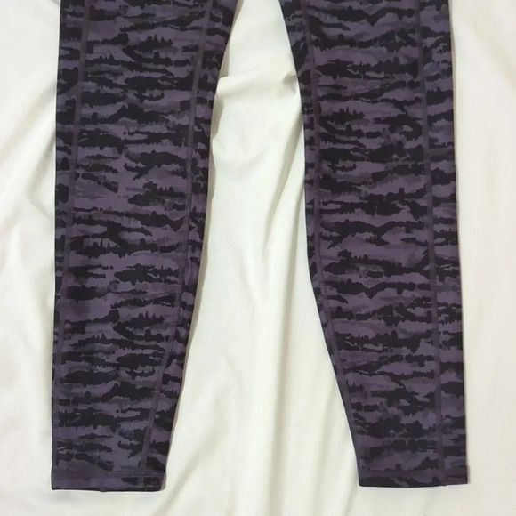 Fabletics Therma-Flex High-Waisted Pocket Legging, Color Pewter Tigress Size S - Picture 8 of 15